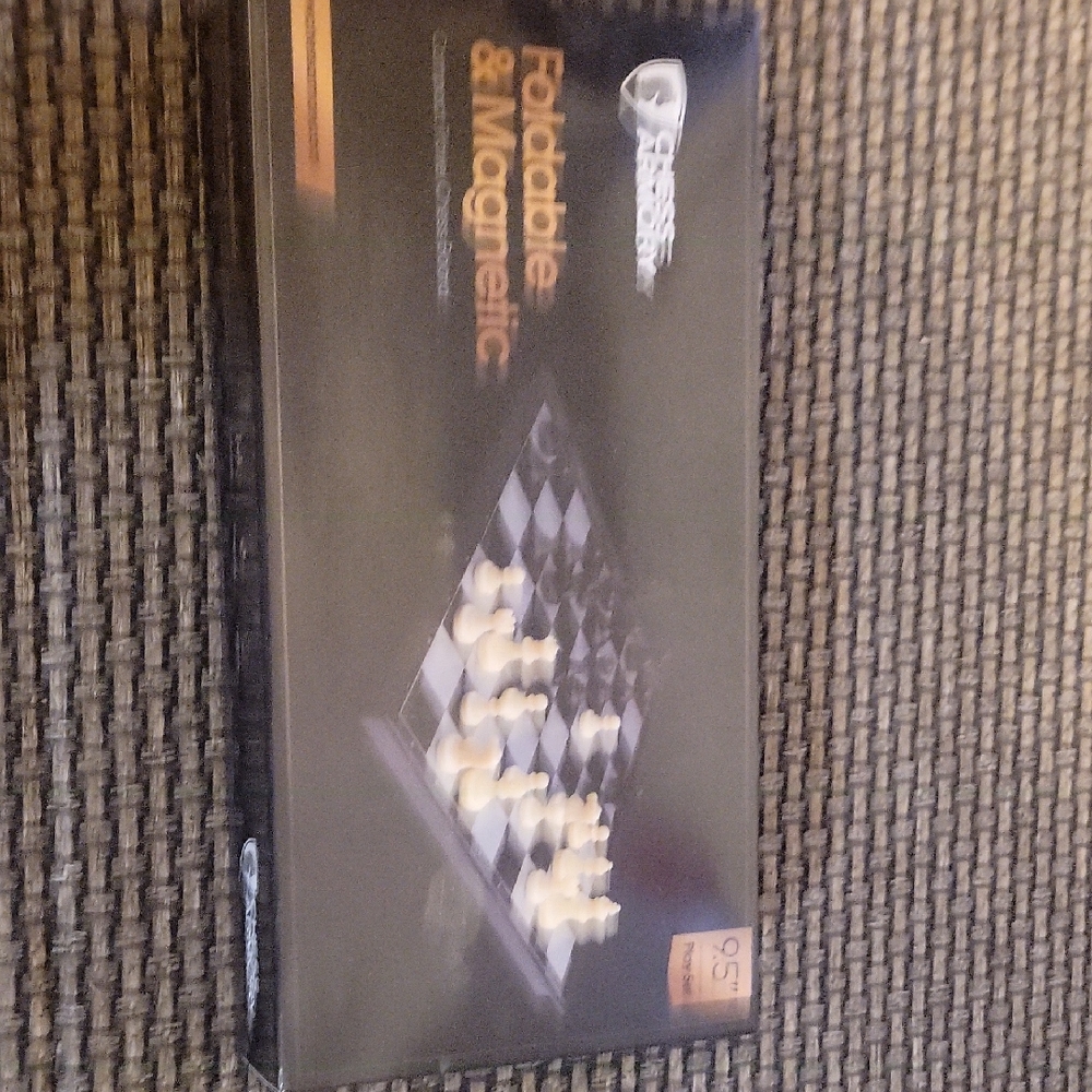 Chess Set Foldable & Magnetic - Black and White